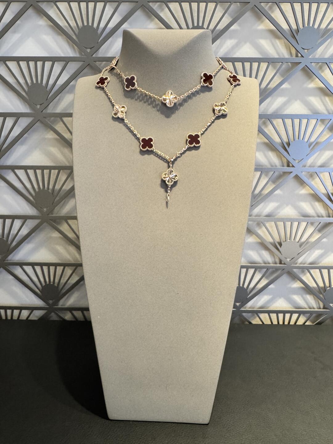 [GALE]CLOVER 20 MOTIFS LASER CARNELIAN NECKLACE