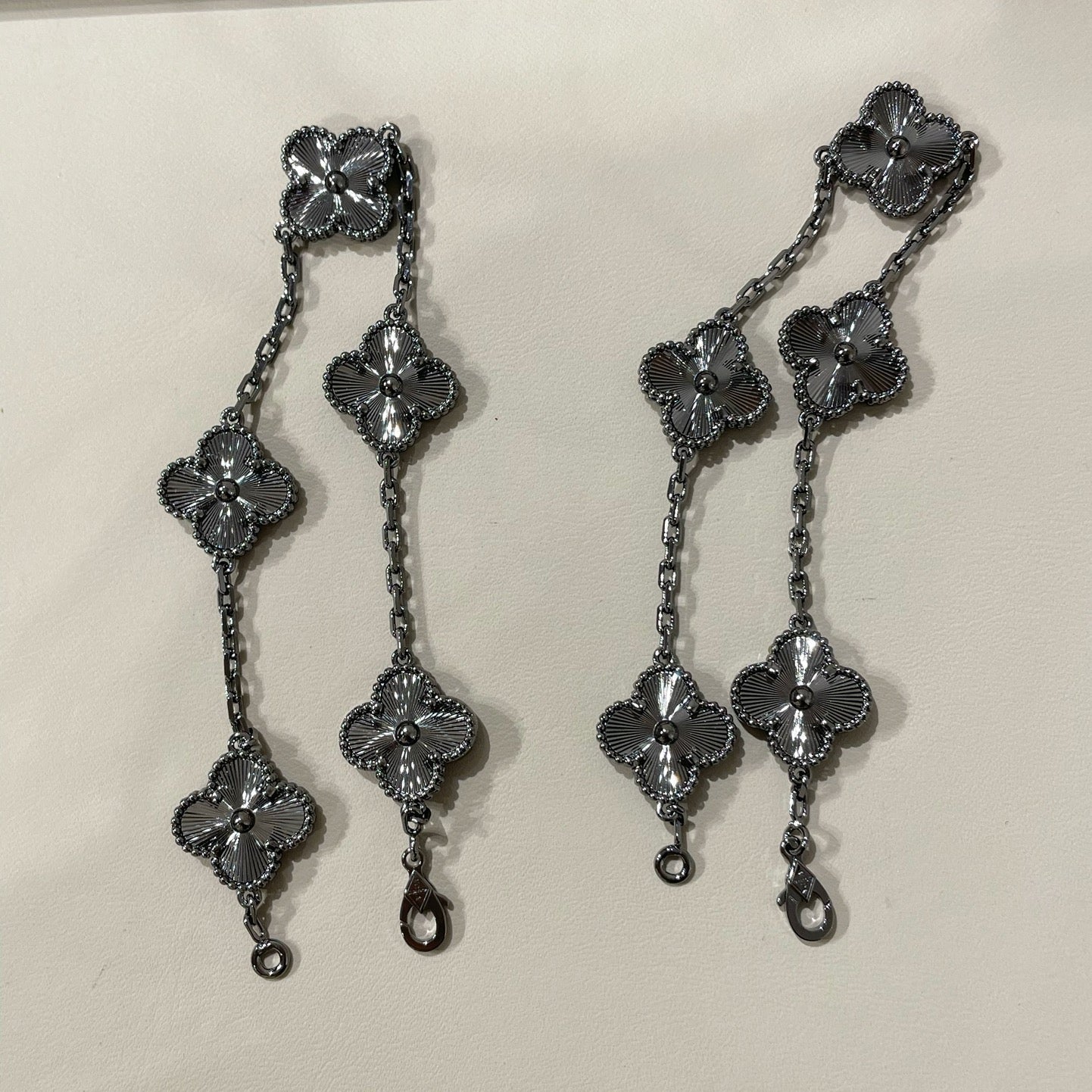 [GALE]CLOVER 5 MOTIF BLACK BRACELET