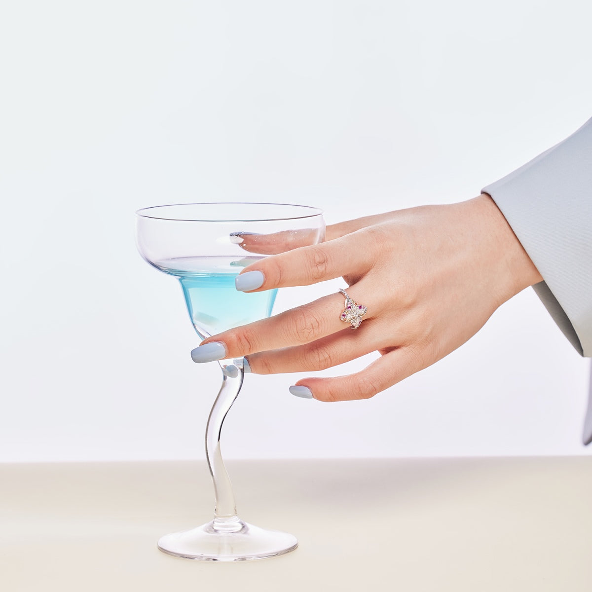 [GALE]Luxurious Colorful Flower Shape Banquet Ring