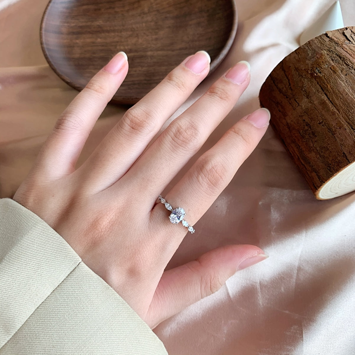 [GALE]0.75 Carat Luxurious Vibrant Elongated Cushion Cut Daily Ring