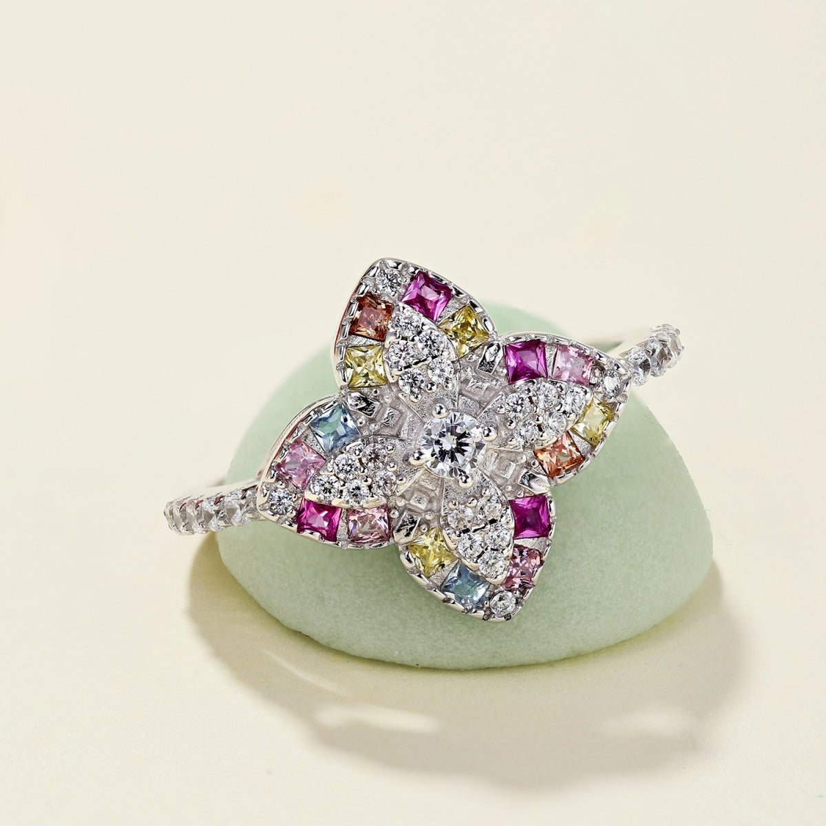 [GALE]Luxurious Colorful Flower Shape Banquet Ring