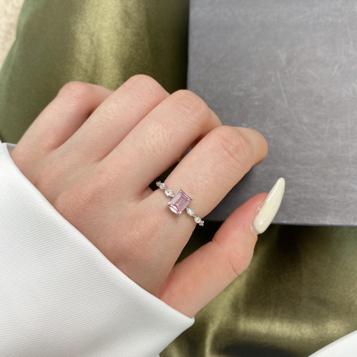 [GALE]1.0 Carat Dainty Resplendent Radiant Cut Daily Ring