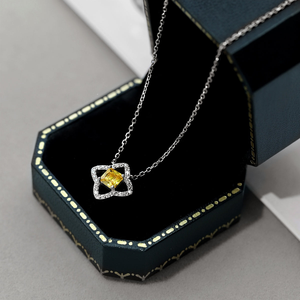 [GALE]Exquisite Flower Shape Princess Cut Necklace