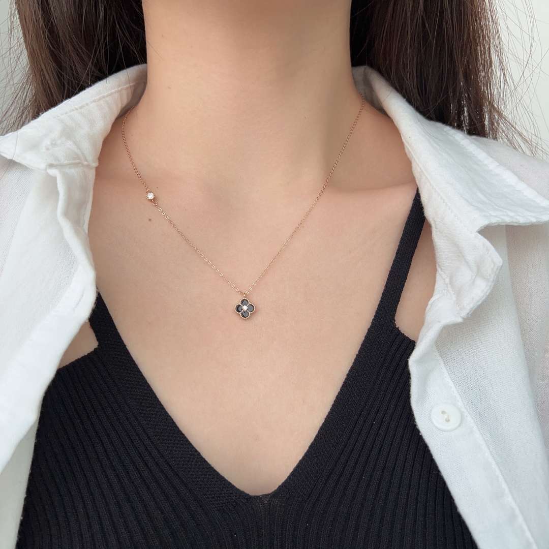 [GALE]Delicate Flower Shape Necklace