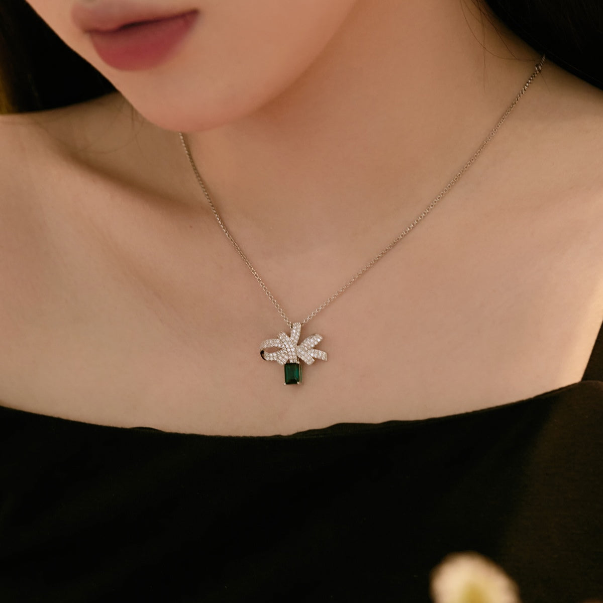 [GALE]Luxurious Flower Shape Emerald Cut Necklace