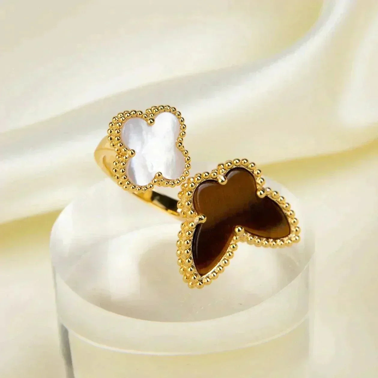 [GALE]LUCKY BETWEEN THE FINGER RING