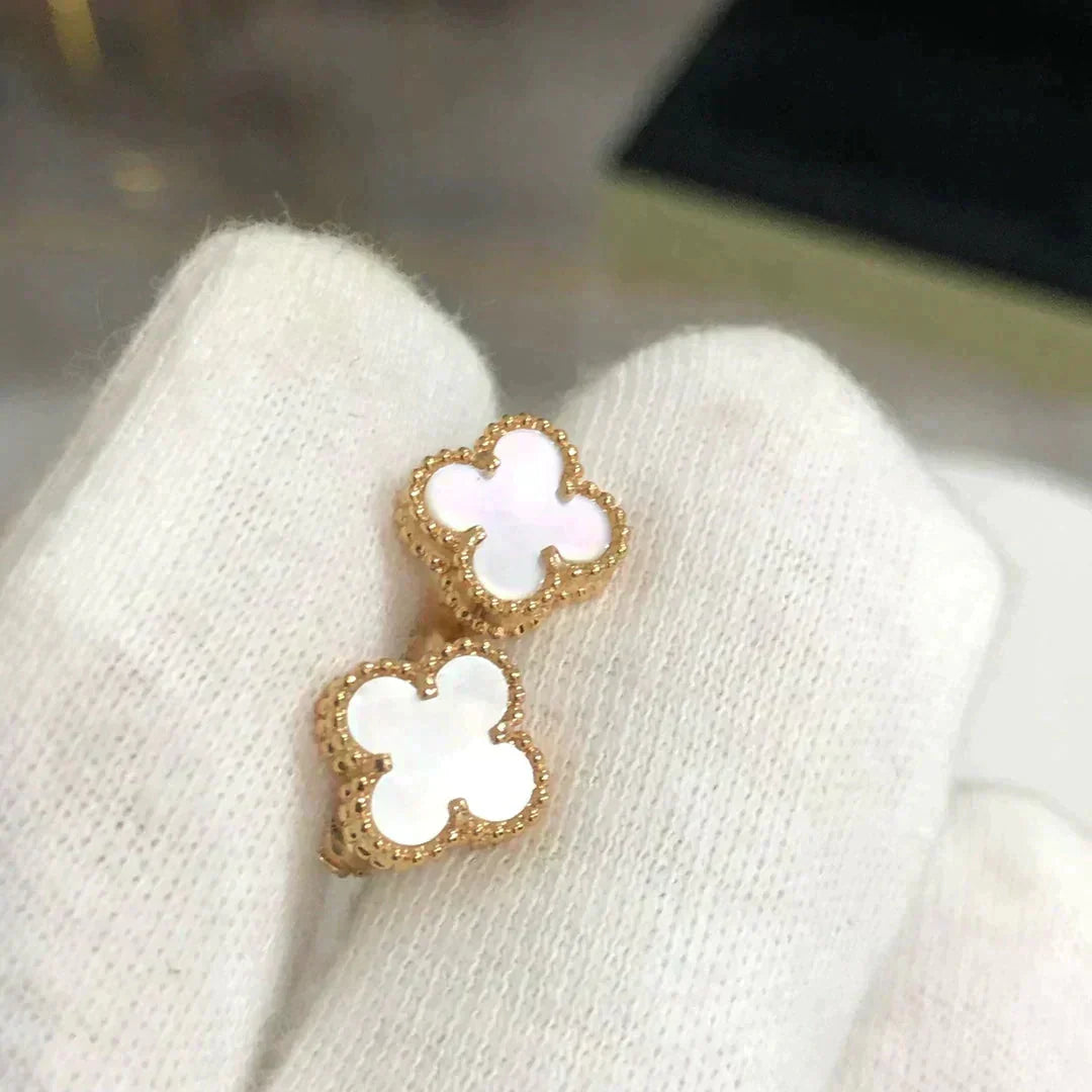 [GALE]CLOVER MINI 9.5MM WHITE MOP EARRINGS