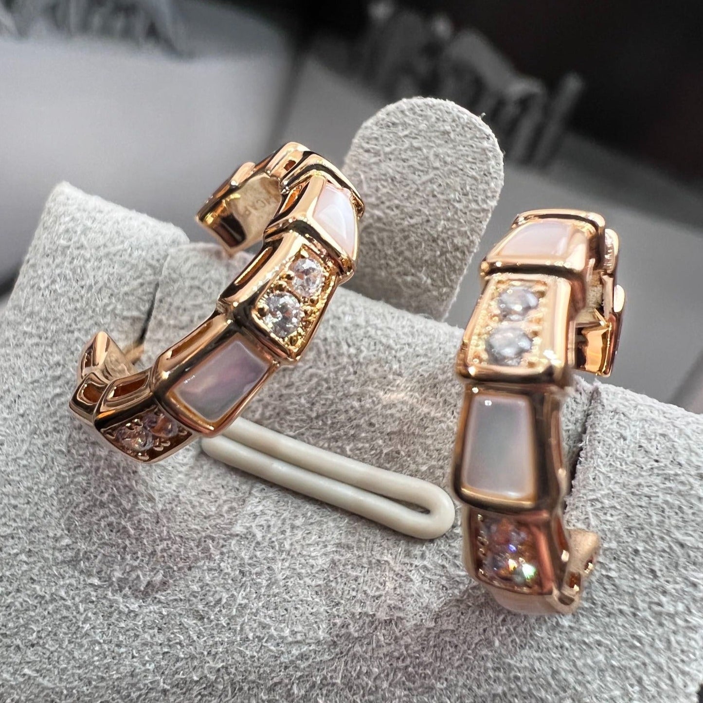 [GALE]SERPENTI MOP PINK GOLD EARRINGS