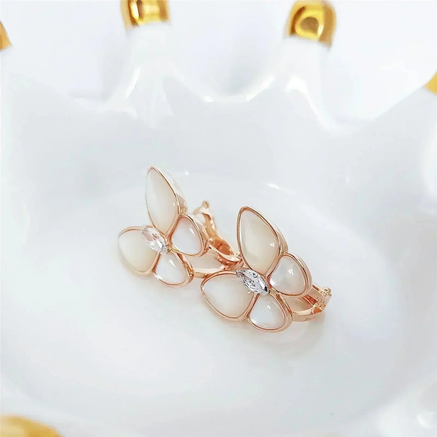 [GALE]BUTTERFLY MOP DIAMOND EARRINGS