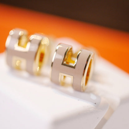 [GALE]MINI POP H GOLD EARRINGS GREY