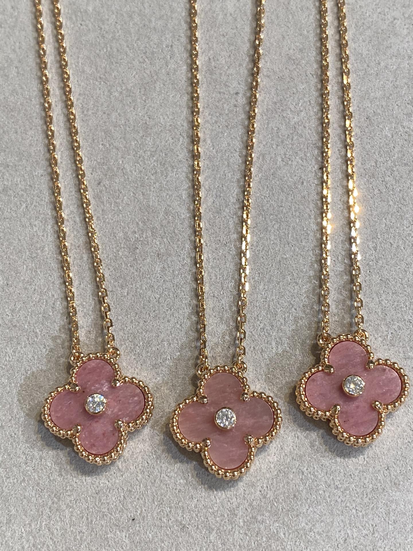 [GALE]CLOVER 15MM DIAMOND RHODONITE NECKLACE