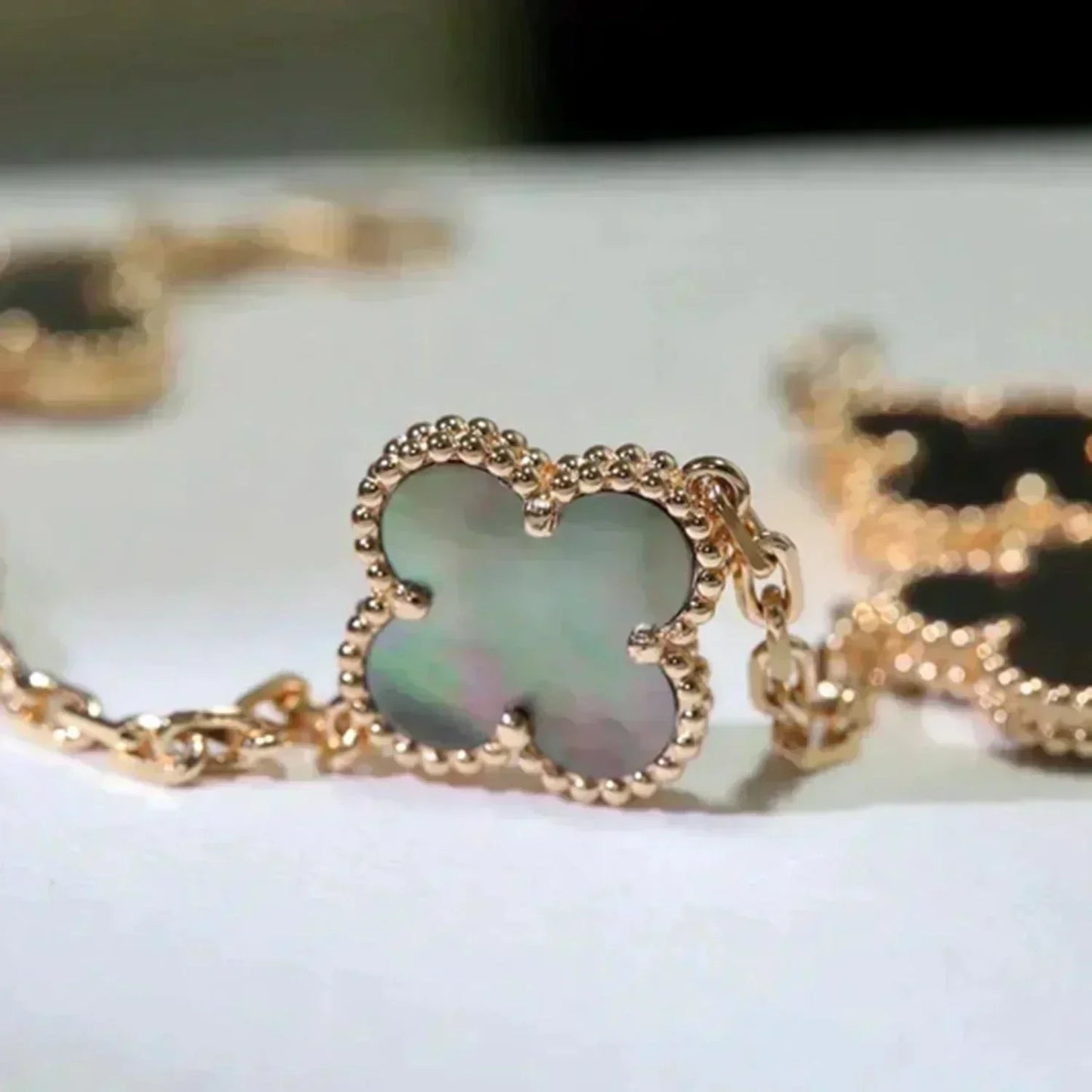 [GALE]CLOVER 5 MOTIF GRAY MOP  BRACELET