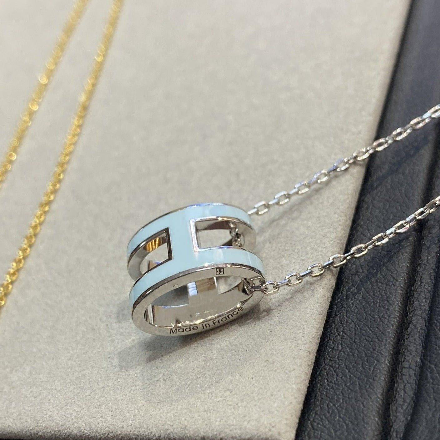 [GALE]POP H LIGHT BLUE NECKLACE