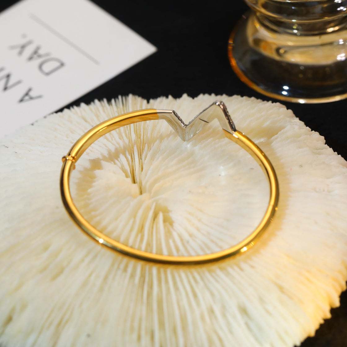 [GALE]VOLTE UPSITE DOWN GOLD DIAMOND BRACELET