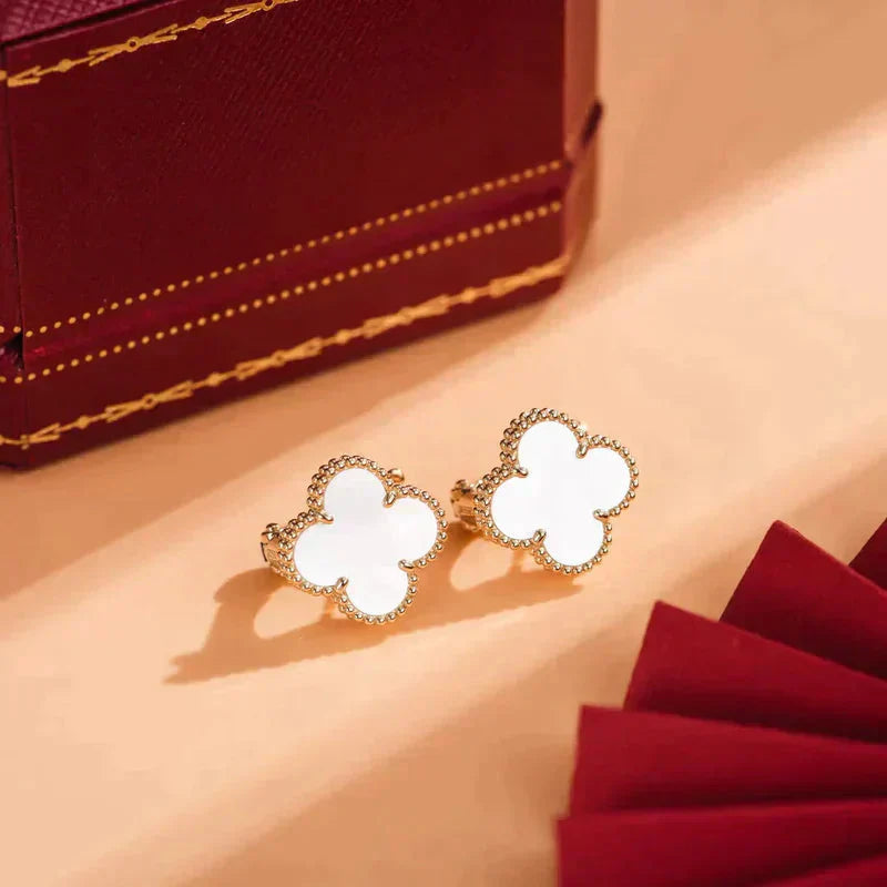 [GALE]CLOVER MEDIUM 1 MOTIFS  WHITE MOP STUD EARRINGS