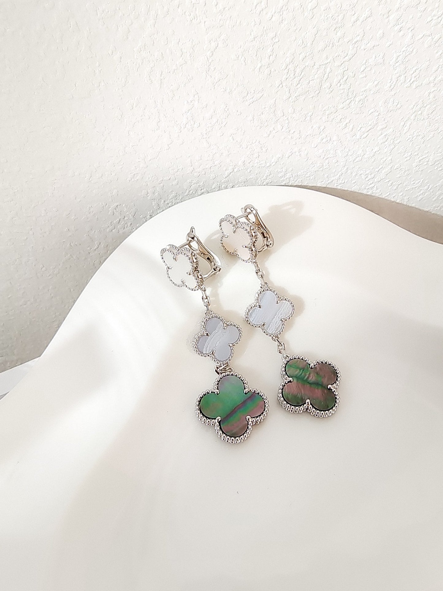 [GALE]CLOVER 3 MOTIFS CHALCEDONY DARK MOP SILVER EARRINGS