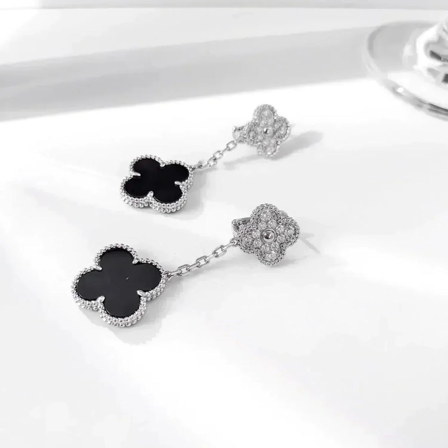 [GALE]CLOVER 2 MOTIFS  DIAMOND ONYX EARRINGS SILVER