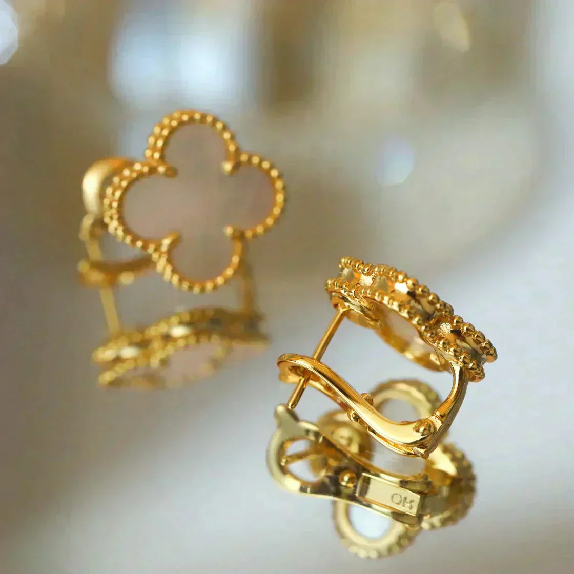 [GALE]CLOVER MEDIUM 1 MOTIFS  WHITE MOP STUD EARRINGS