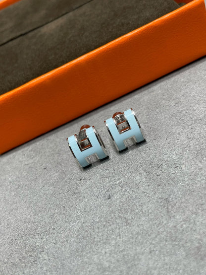 [GALE]POP H SKY BLUE STUD EARRINGS