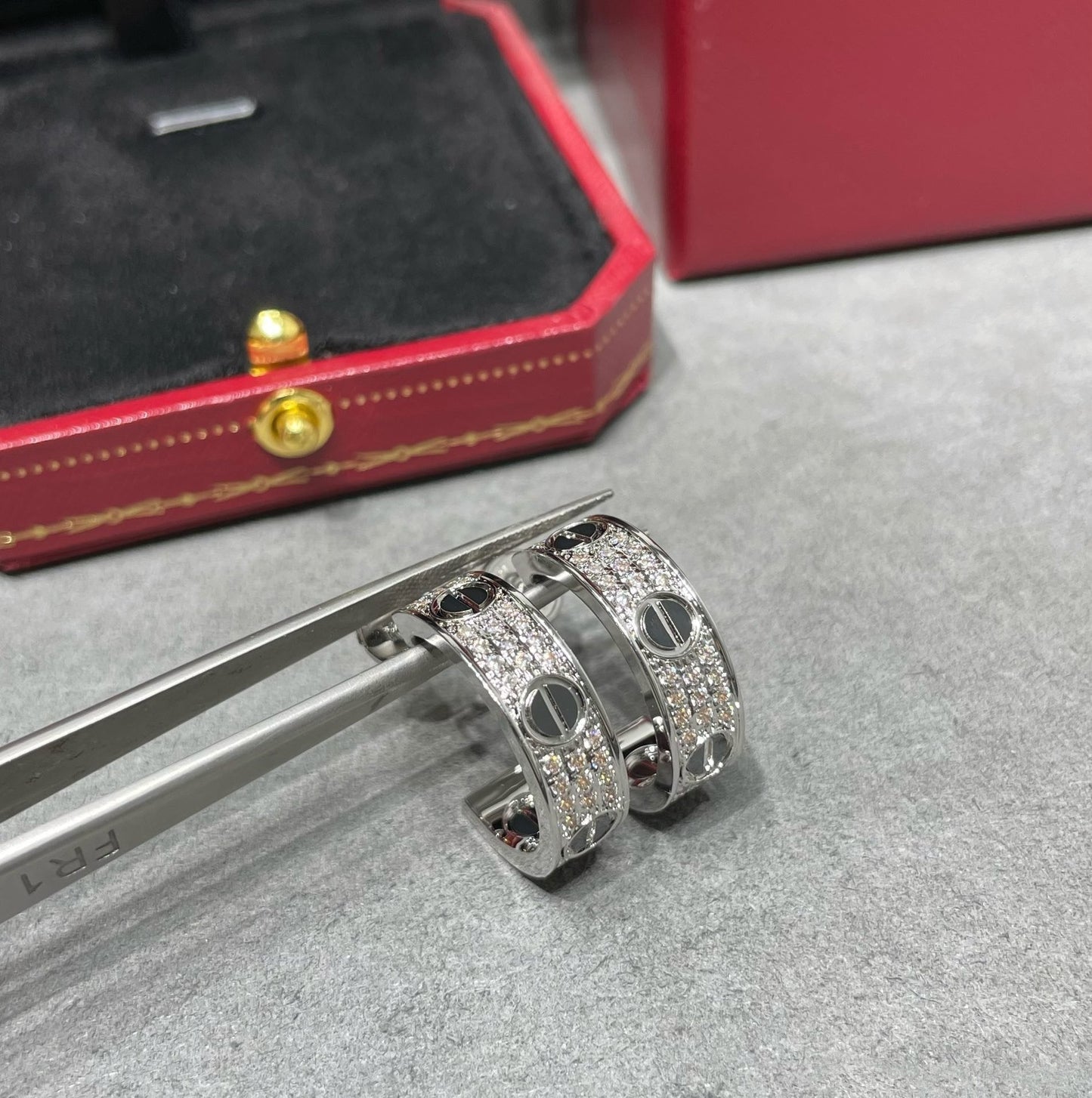 [GALE]LOVE CERAMIC DIAMOND PAVED SILVER EARRINGS