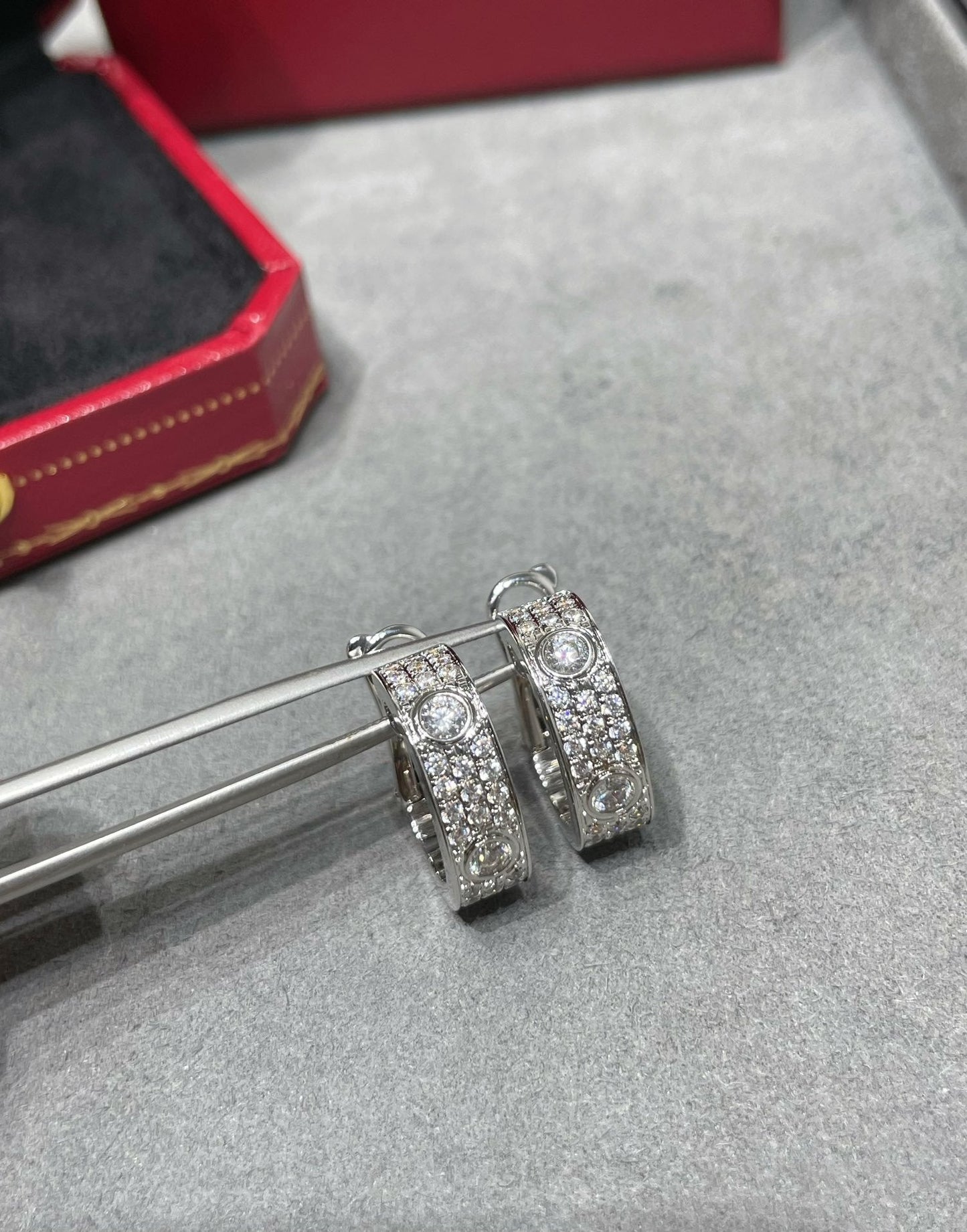 [GALE]LOVE 5.5MM DIAMOND PAVED EARRINGS