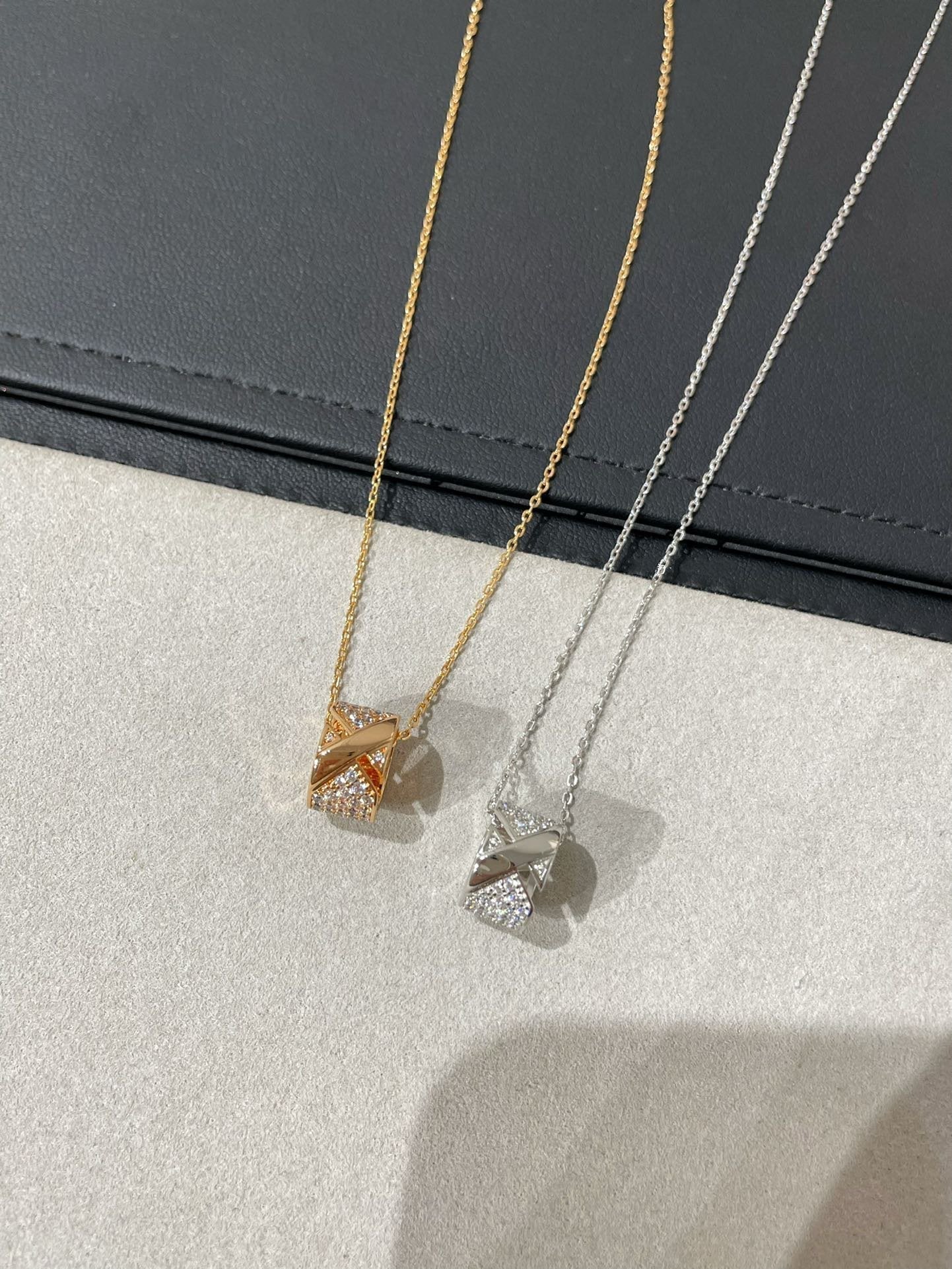 [GALE]LIENS EVIDENCE DIAMOND PAVED NECKLACE