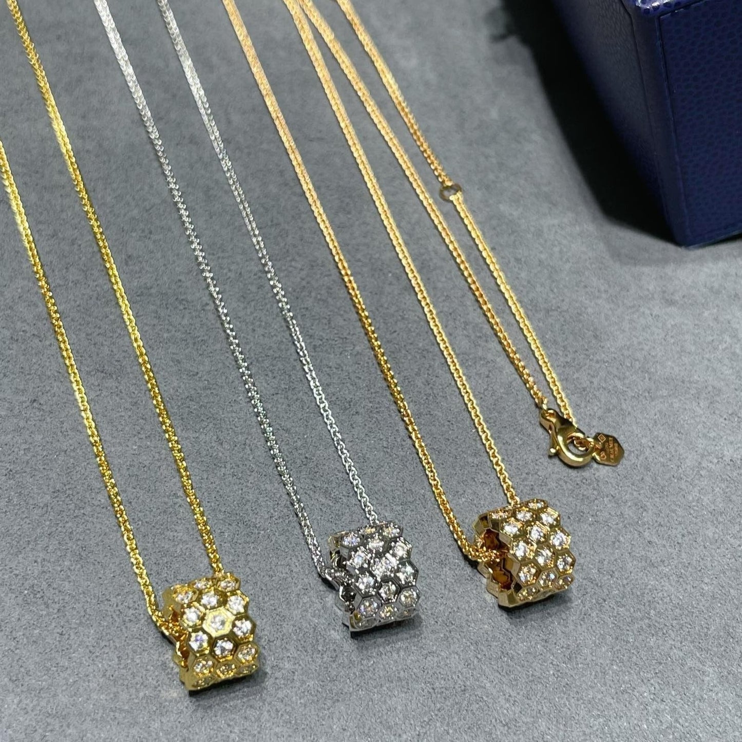 [GALE]BEE LOVE DIAMOND PAVED 3 ROW NECKLACE