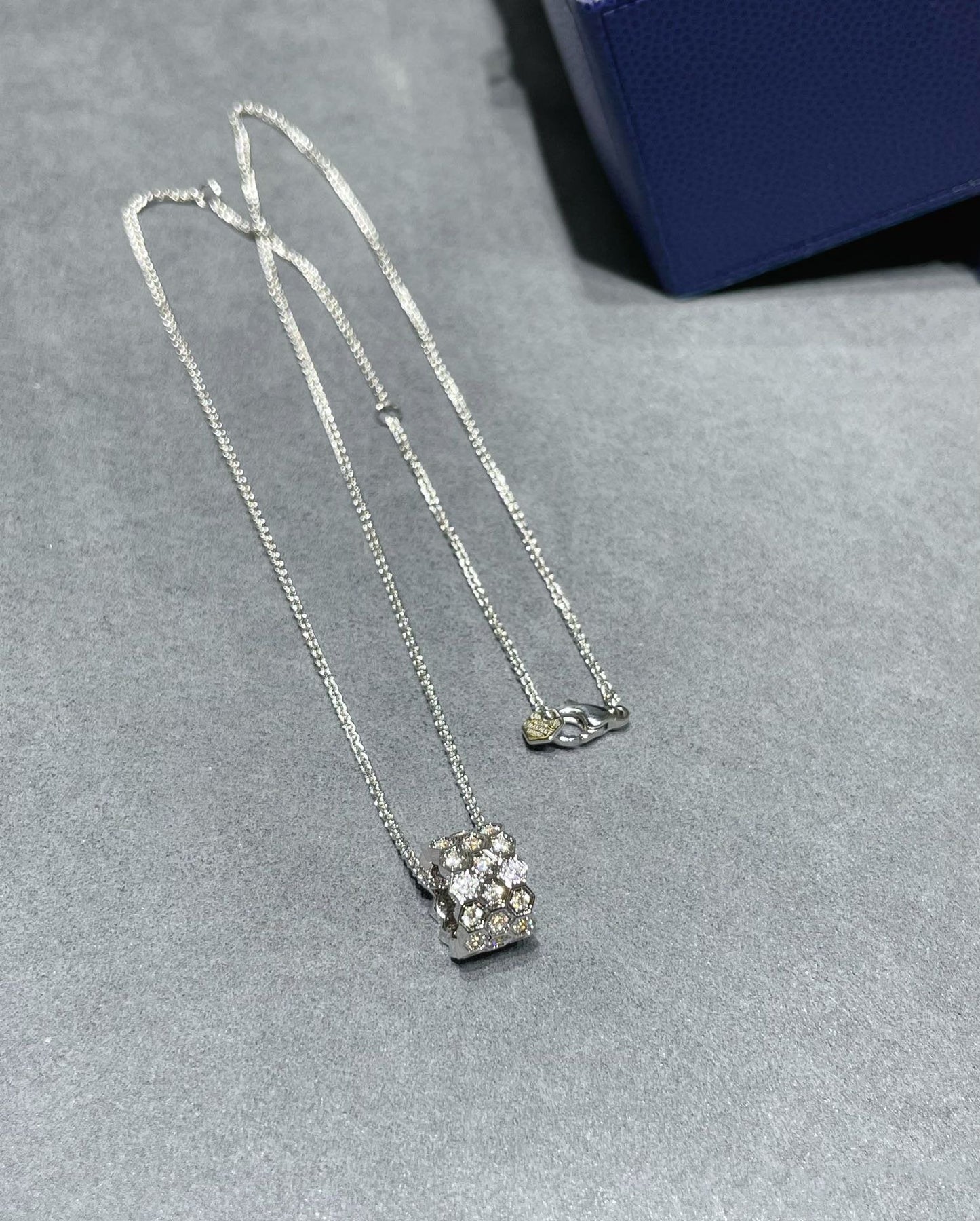 [GALE]BEE LOVE DIAMOND PAVED 3 ROW NECKLACE