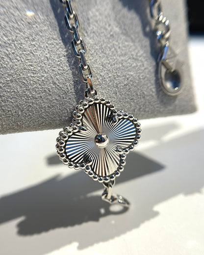 [GALE] CLOVER 5 MOTIF LASER BRACELET COLLECTION