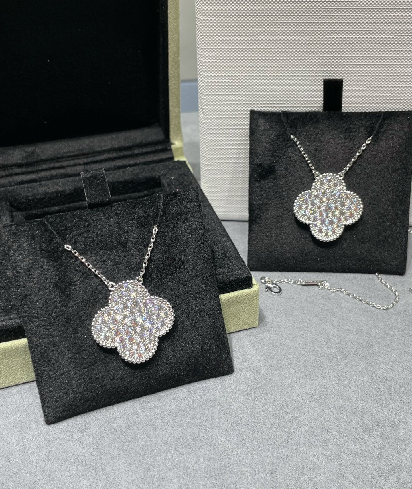 [GALE]CLOVER 25MM LARGE PENDANT DIAMOND PAVED SILVER NECKLACE