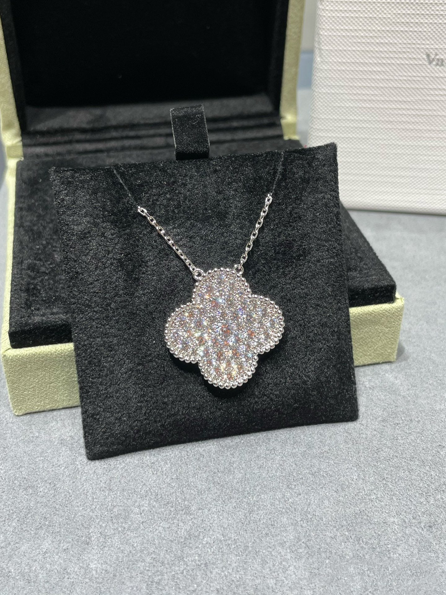 [GALE]CLOVER 25MM LARGE PENDANT DIAMOND PAVED SILVER NECKLACE