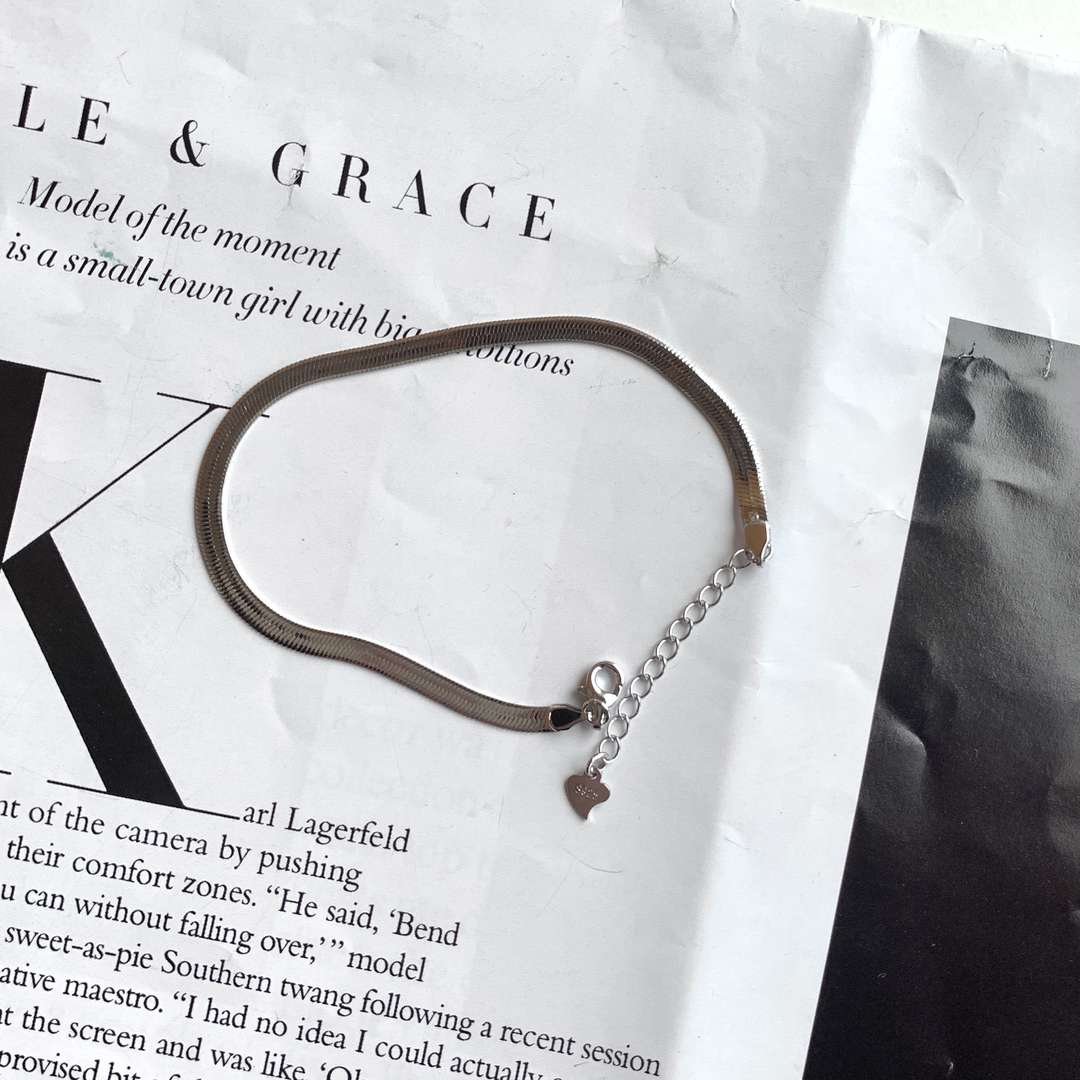 [GALE]Flat Snake Bone Chain Blade Necklace