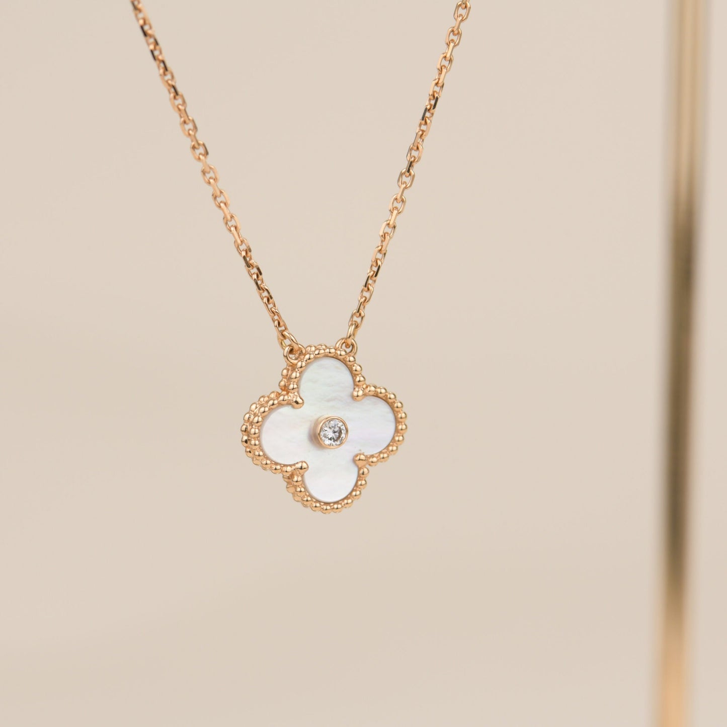 [GALE]CLOVER 15MM DIAMOND WHITE FRITILLARIA NECKLACE