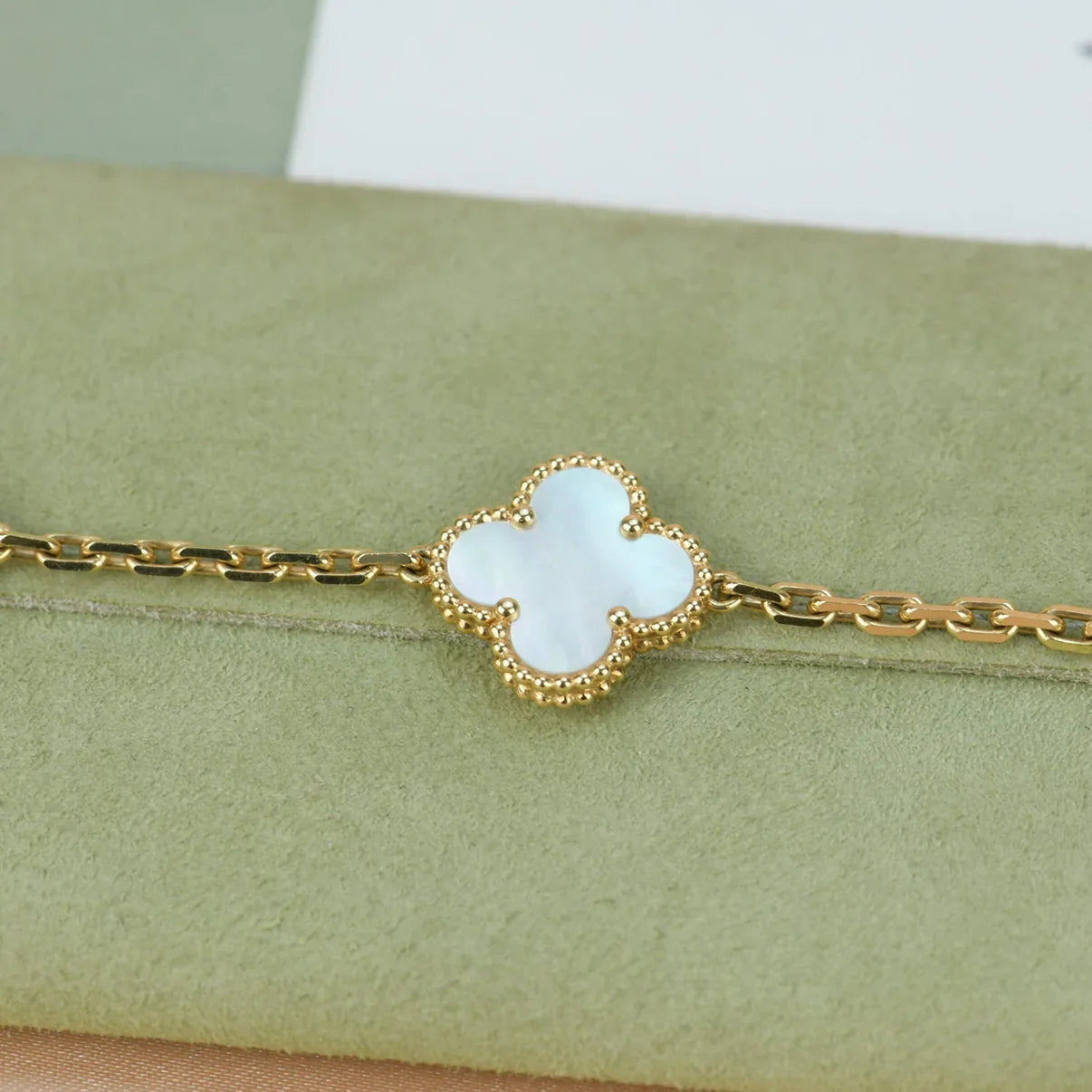 [GALE]CLOVER WHITE PEARL MOP 5 MOTIF BRACELET COLLECTION