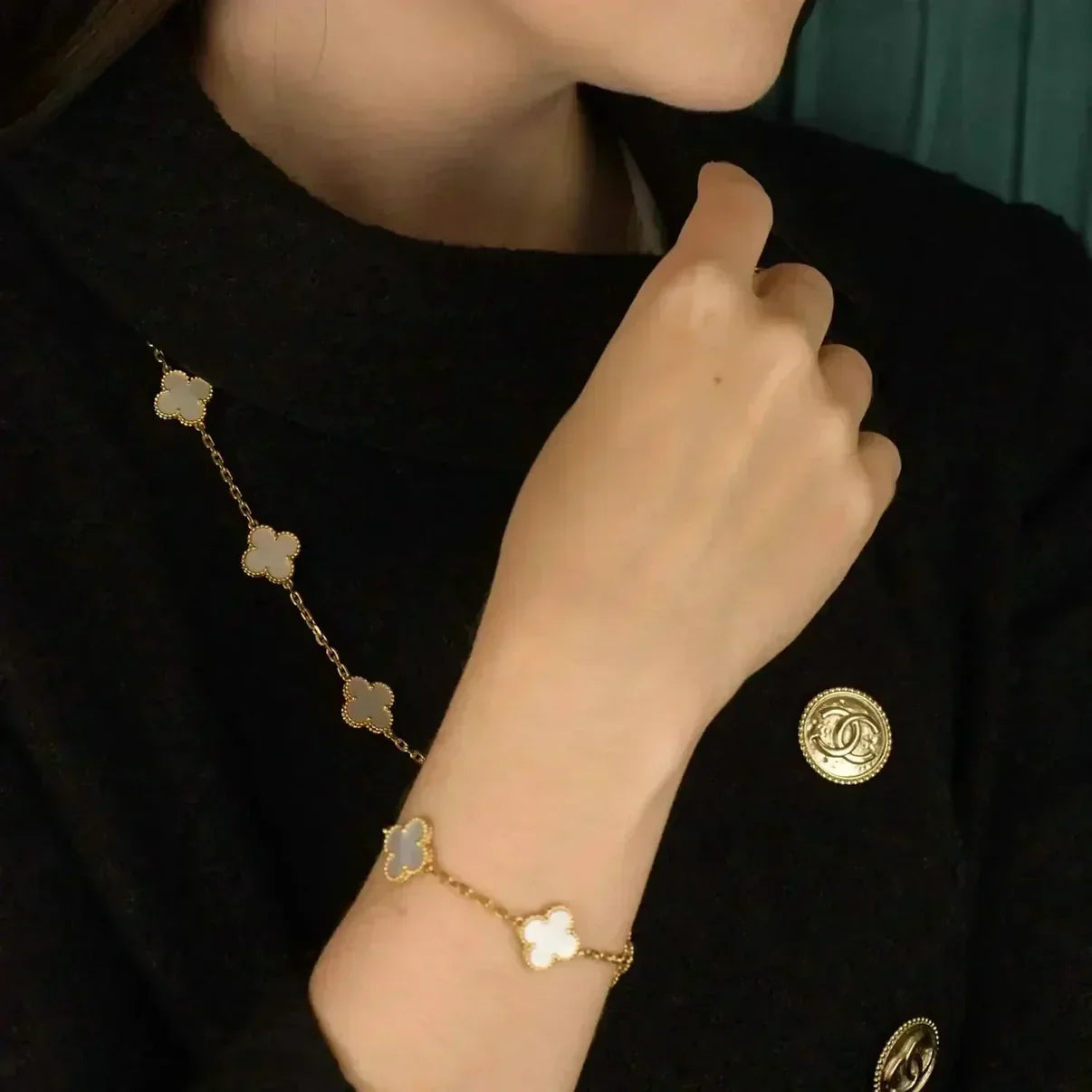 [GALE]CLOVER WHITE PEARL MOP 5 MOTIF BRACELET COLLECTION