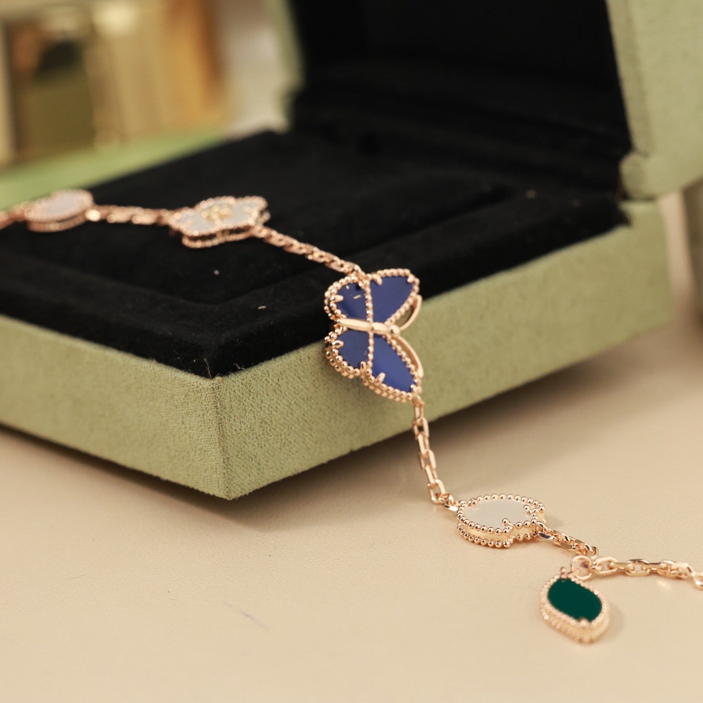 [GALE]LUCKY SPRING BUTTERFLY 5 MOTIF BRACELET