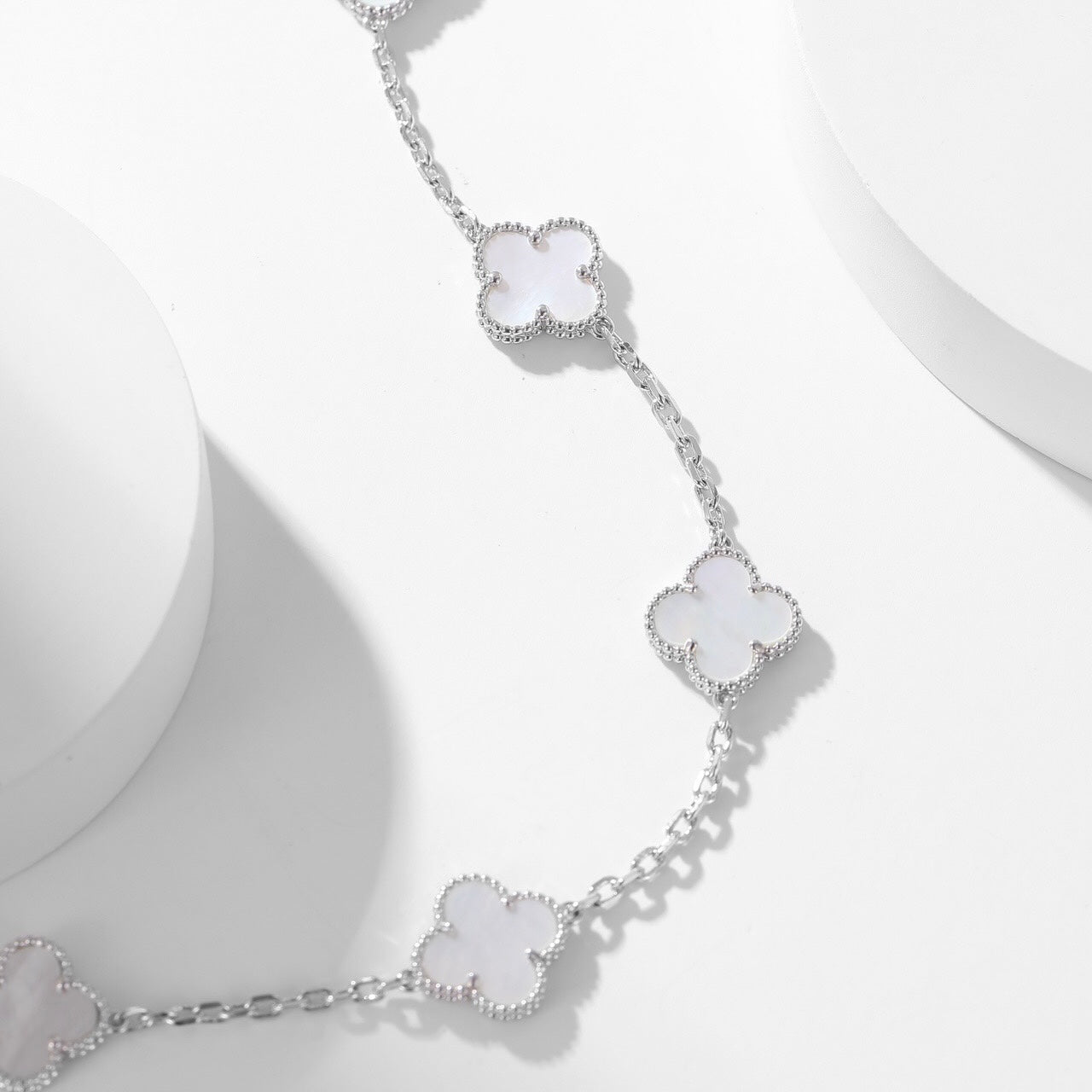 [GALE]CLOVER 10 MOTIFS WHITE MOTHER OF PEARL NECKLACE