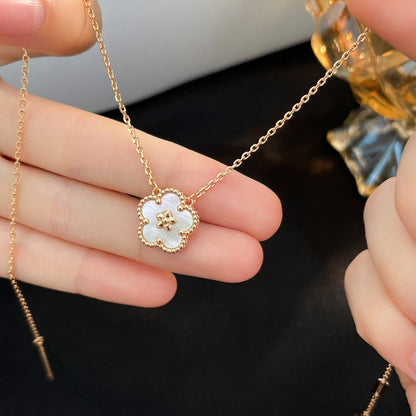 [GALE]LUCKY  WHITE MOP  PLUM BLOSSOM NECKLACE