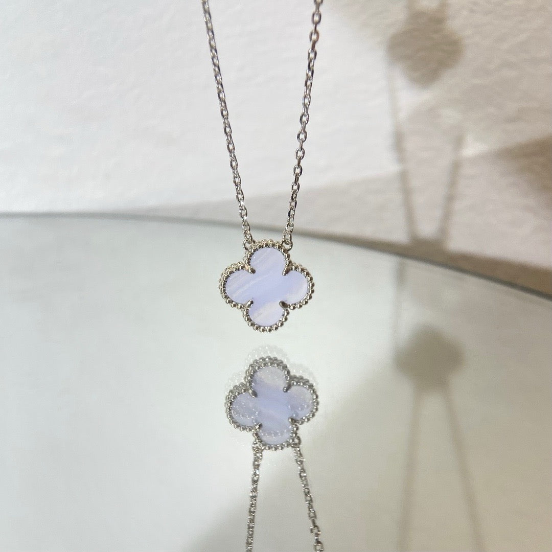[GALE]CLOVER 15MM BLUE CHALCEDONY NECKLACE SILVER