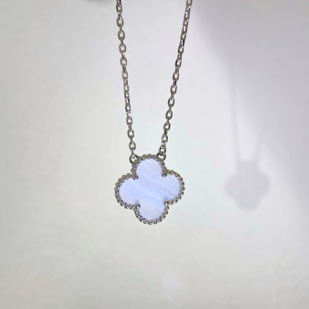 [GALE]CLOVER 15MM BLUE CHALCEDONY NECKLACE SILVER