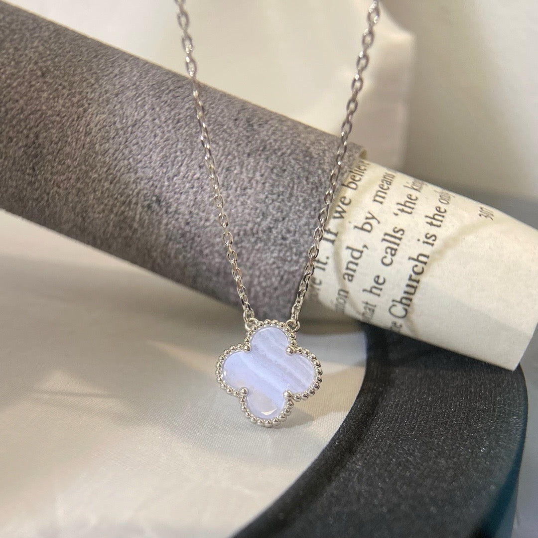 [GALE]CLOVER 15MM BLUE CHALCEDONY NECKLACE SILVER