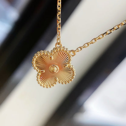 [GALE]CLOVER 15MM LASER NECKLACE