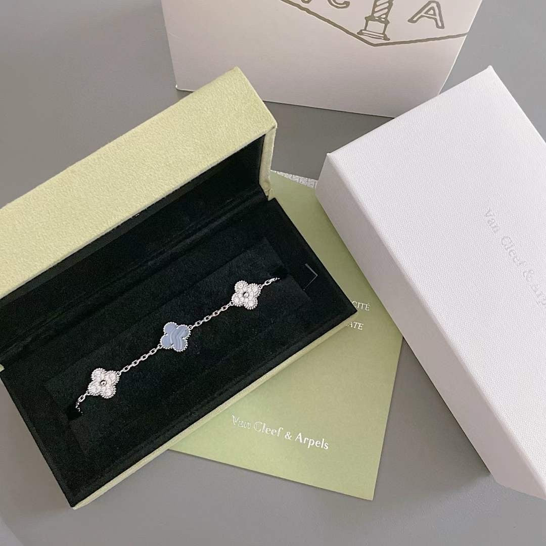 [GALE] CLOVER 5 MOTIF PURPLE CHALCEDONY BRACELET COLLECTION