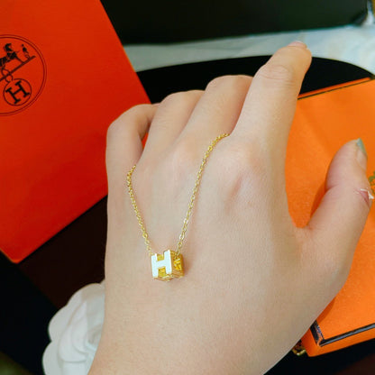 [GALE]H WHITE SQUARE GOLD NECKLACE