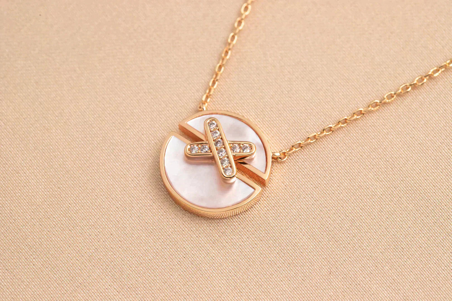 [GALE]JEUX DE ROSE GOLD DIAMOND NECKLACE