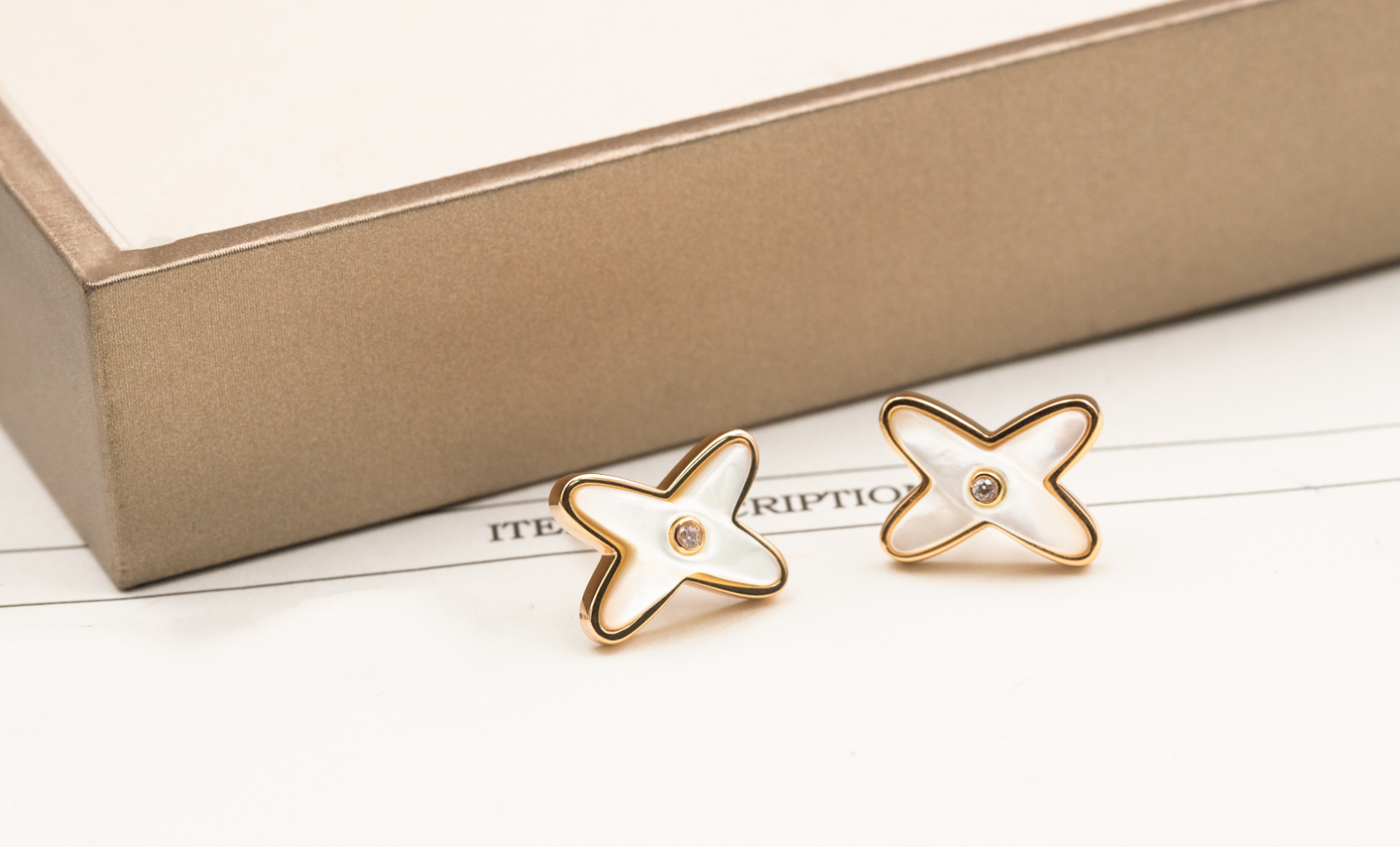 [GALE]JEUX DE WHITE MOP ROSE GOLD DIAMOND EARRINGS