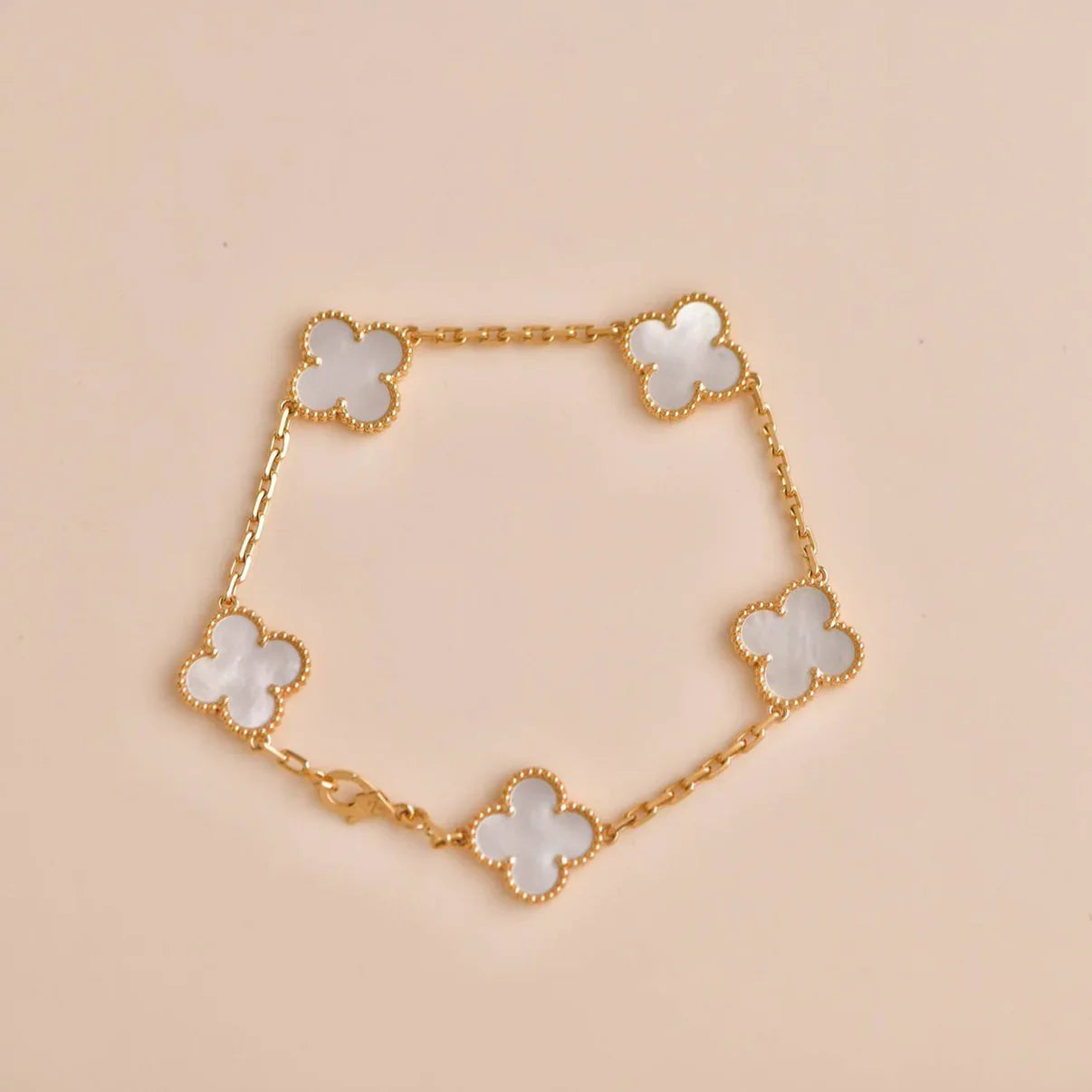 [GALE]CLOVER WHITE PEARL MOP 5 MOTIF BRACELET COLLECTION