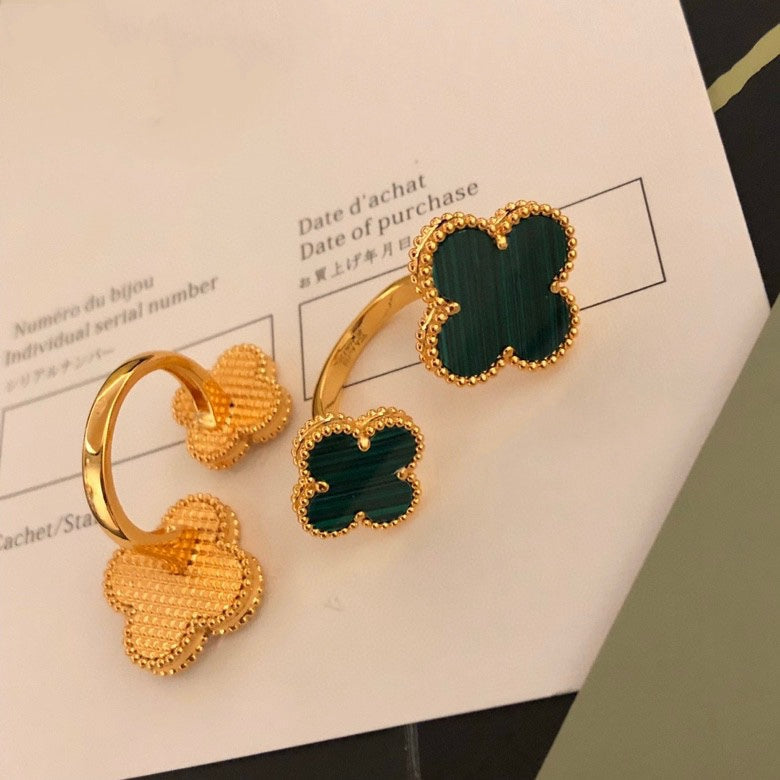 [GALE]CLOVER BETWEEN THE FINGER RING